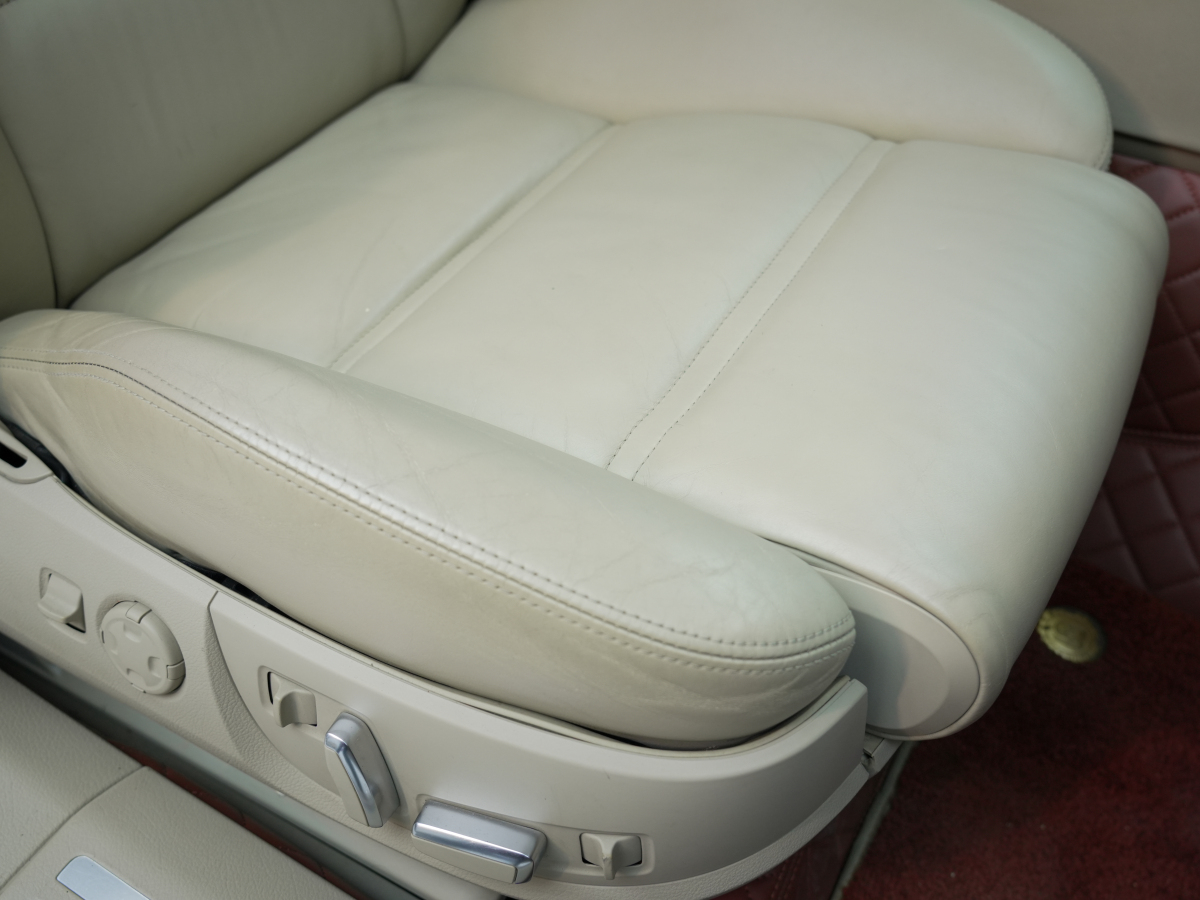 Audi S8 2009 car image #30