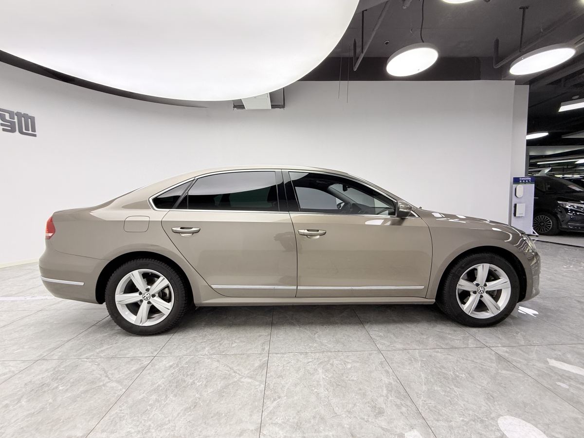 Volkswagen Passat 2012 car image #30