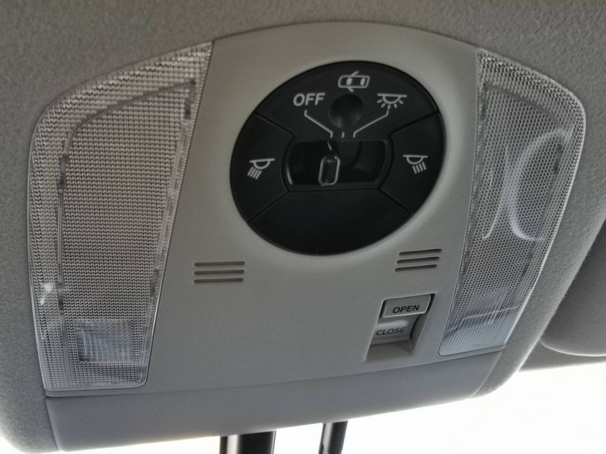 Toyota Prius 2015 car image #30