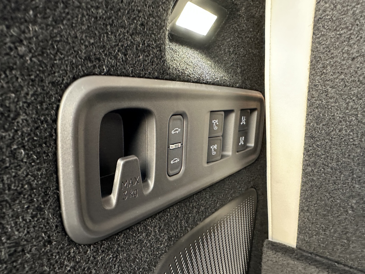 Lynk & Co 900 2025 car image #30