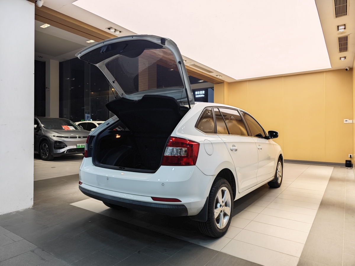Skoda Rapid Spaceback 2019 car image #30