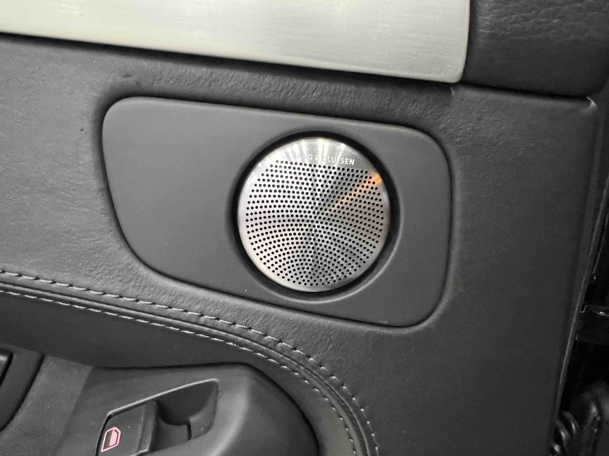 Audi S8 2009 car image #30