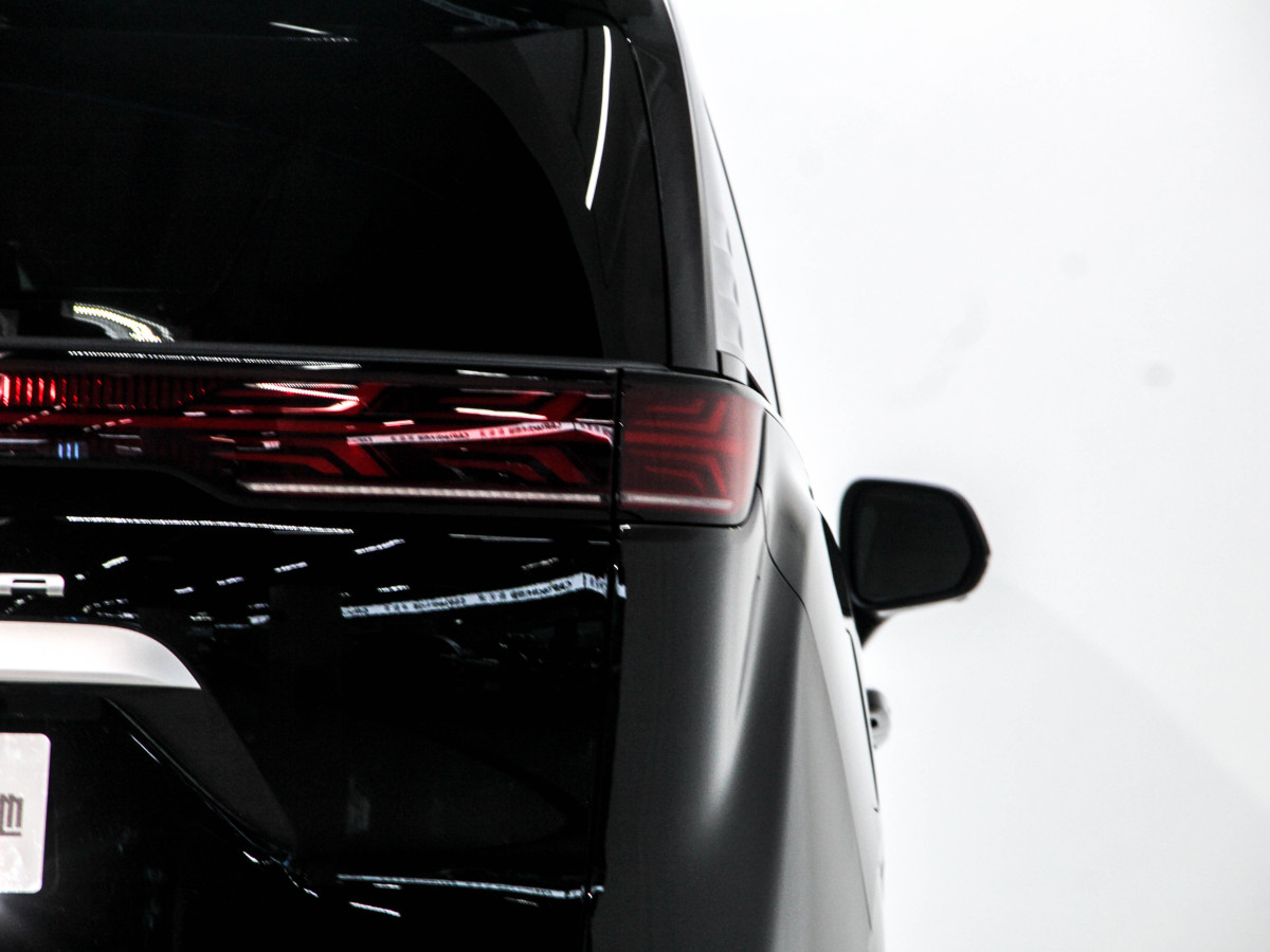 Denza D9 2025 car image #30