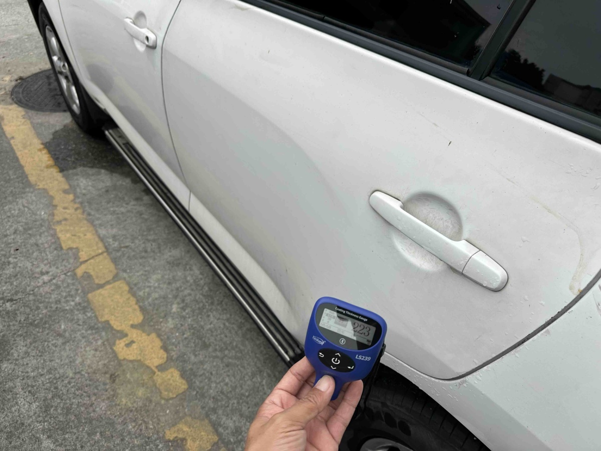 Toyota RAV4 2011 immagine di auto #30