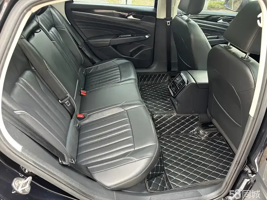 Volkswagen Passat 2021 car image #30