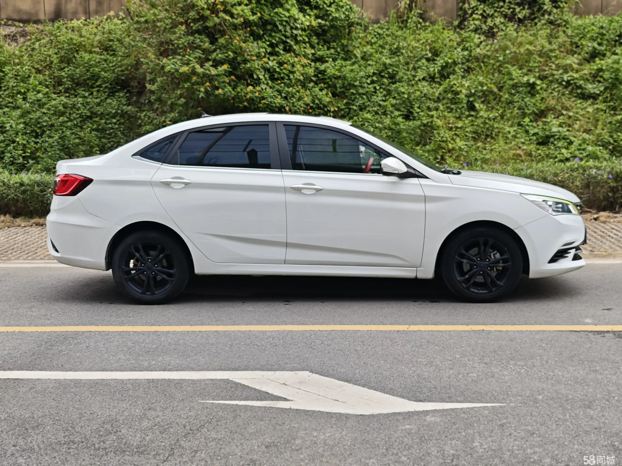 Changan Eado DT 2019 car image #30