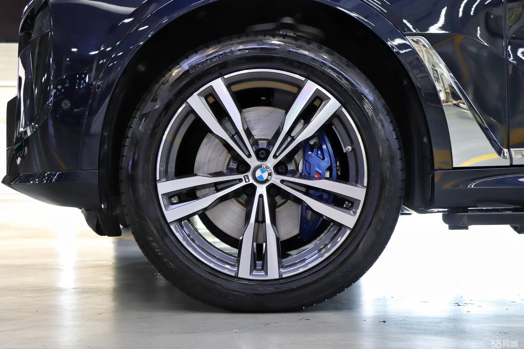 BMW X7 2023 immagine di auto #30