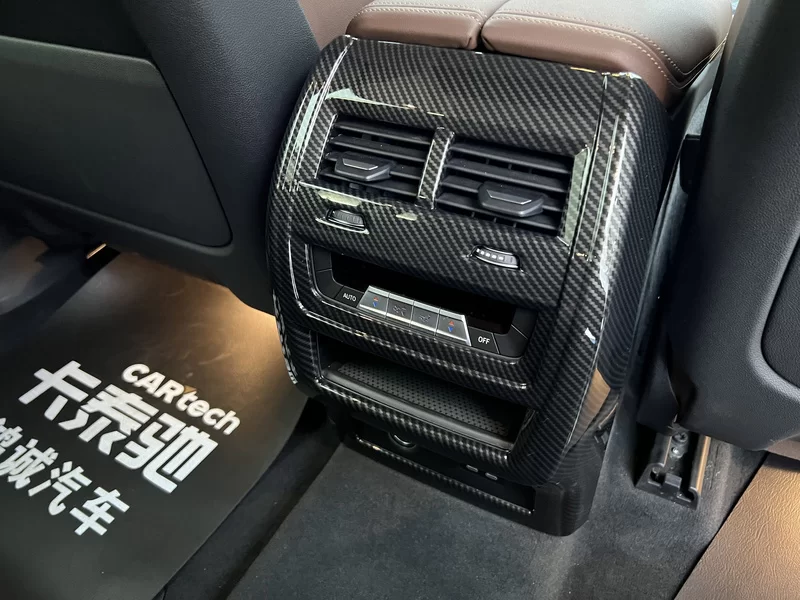 BMW X7 M60i 2023 car image #30