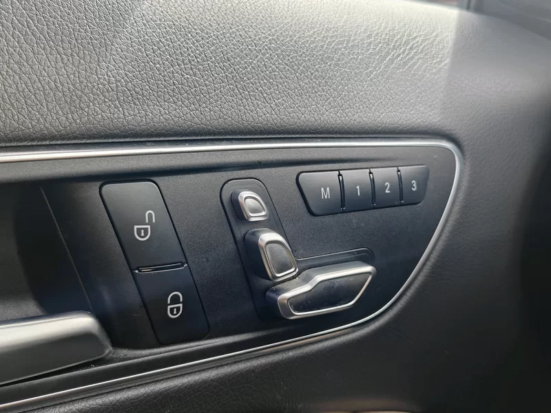 Mercedes-Benz GLA Class 2017 car image #30