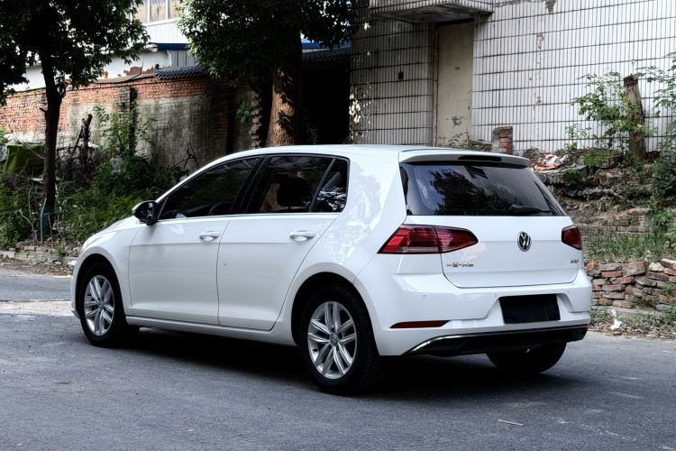 Volkswagen Golf 2018 car image #5