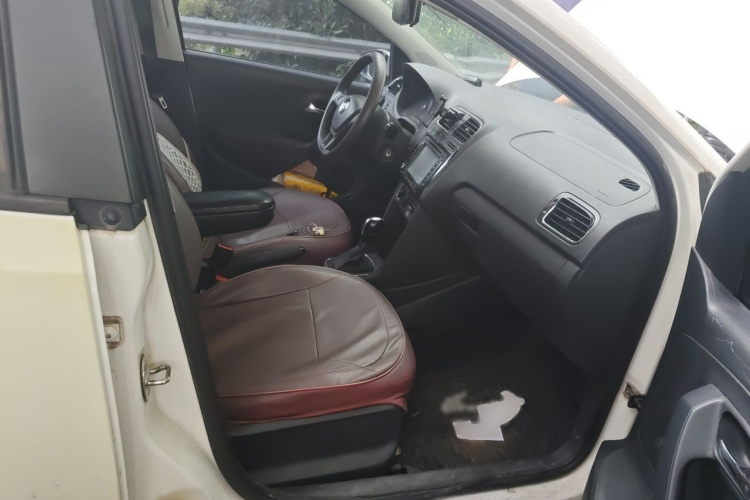 Volkswagen Polo 2016 car image #25