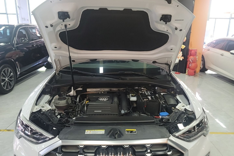 Audi Q3 2020 car image #20