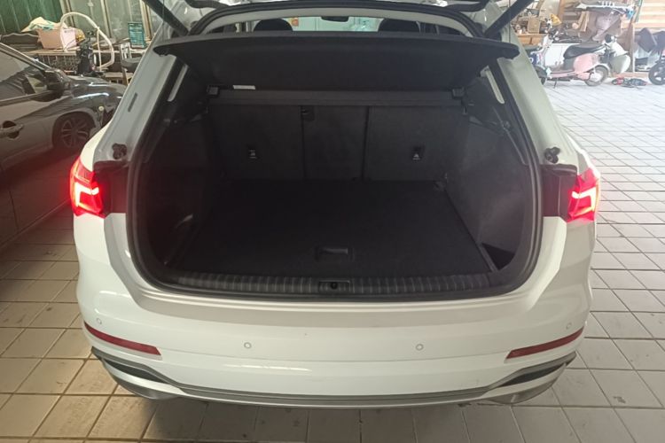 Audi Q3 2022 car image #19