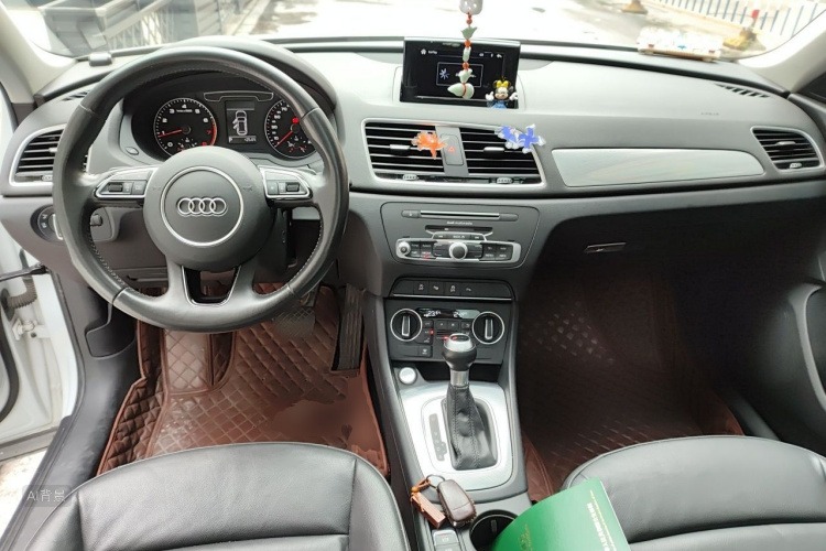 Audi Q3 2017 car image #11