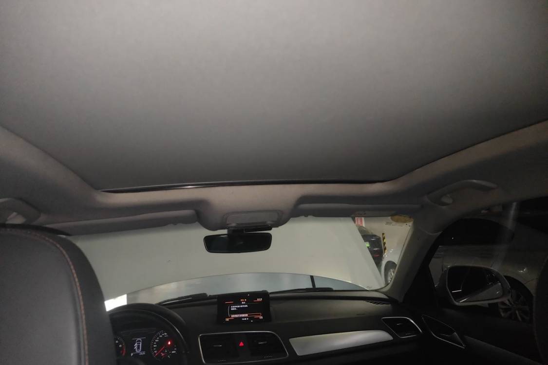 Audi Q3 2018 car image #22