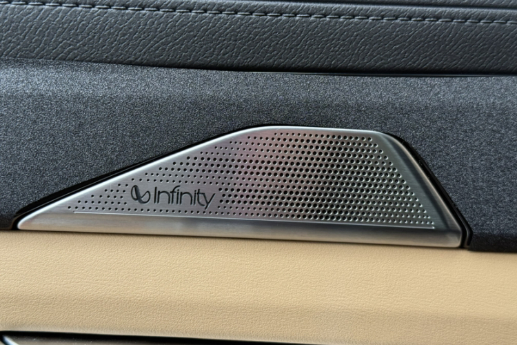 GEELY Boyue L 2024 car image #16