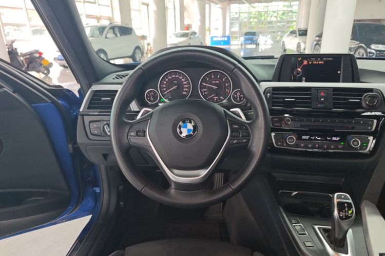 BMW 3 Series 2017 car image #11