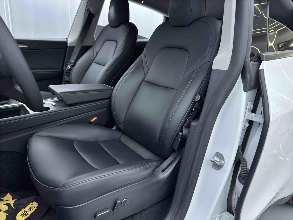 Tesla Model Y 2021 car image #18