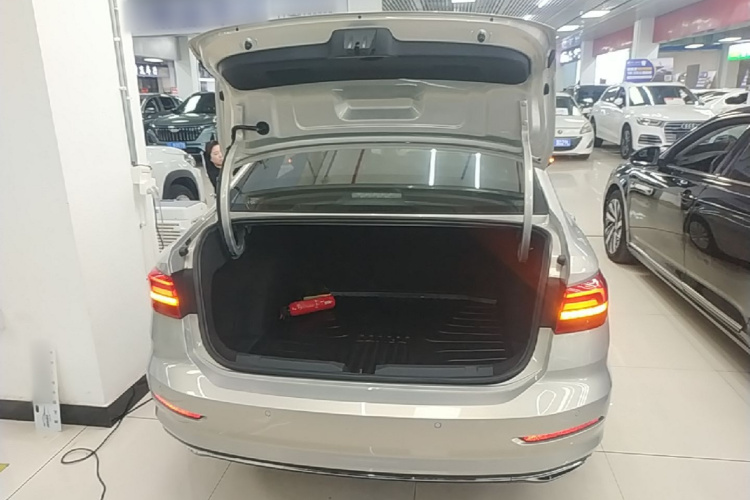 Volkswagen Lavida 2018 car image #19
