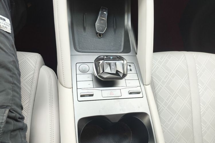 BYD YuanUP 2024 #14 BYD YuanUP 2024 car image #14