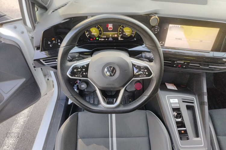 Volkswagen Golf 2020 car image #12