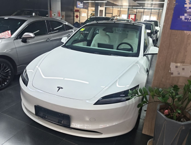 Tesla Model 3 2026 car image 