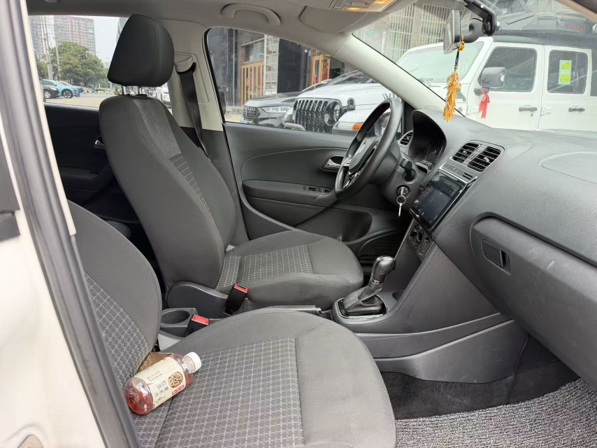 Volkswagen Polo 2018 car image #4