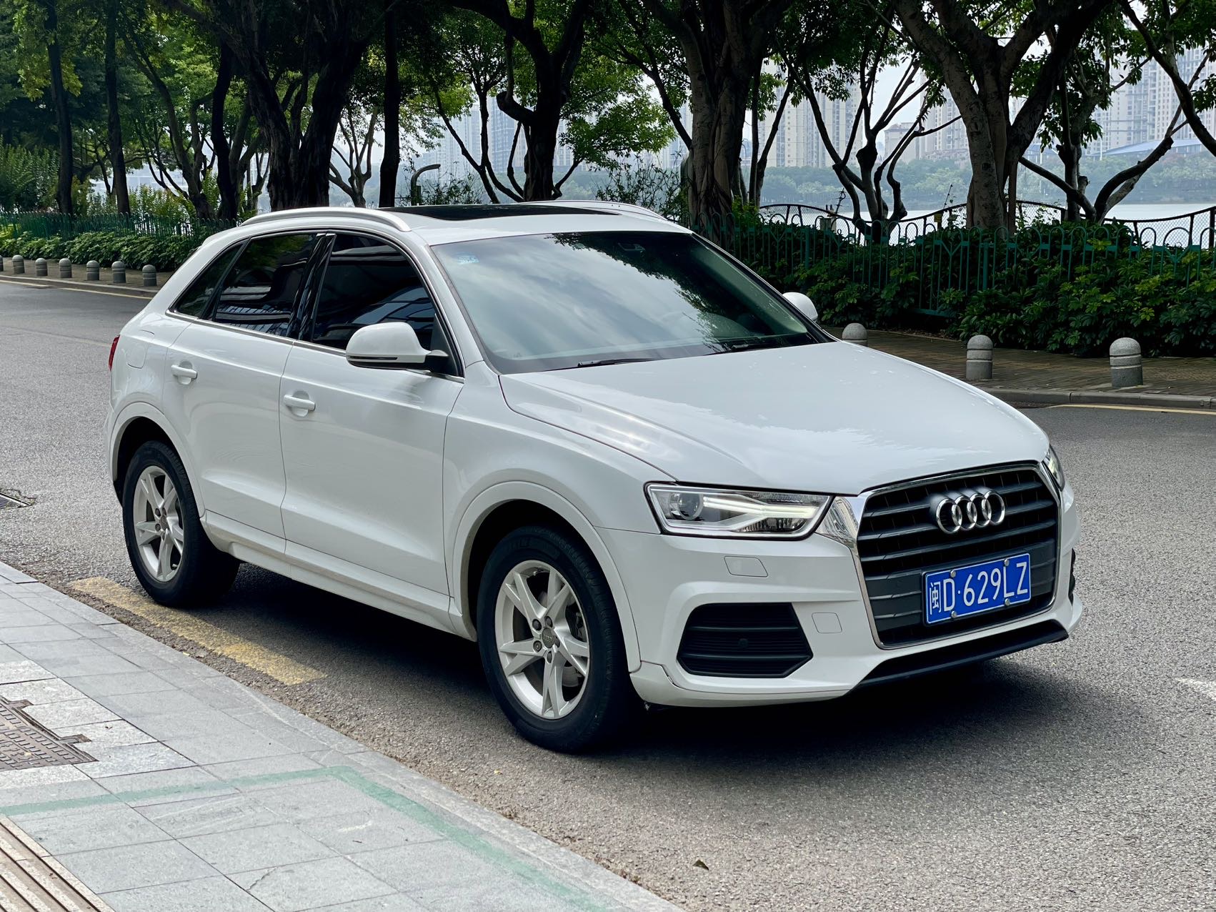 Audi Q3 2017 car image #4