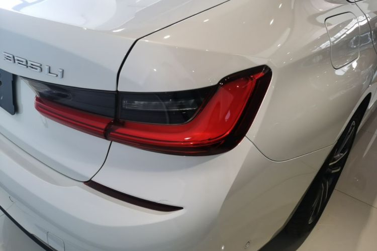 BMW 3 Series 2020 car image #8