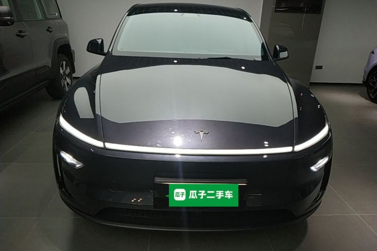 Tesla Model Y 2025 immagine di auto #3