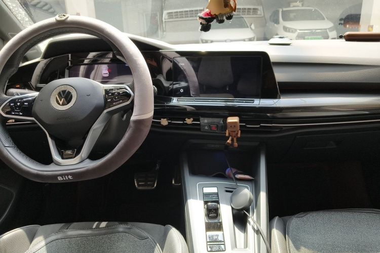 Volkswagen Golf 2022 car image #7