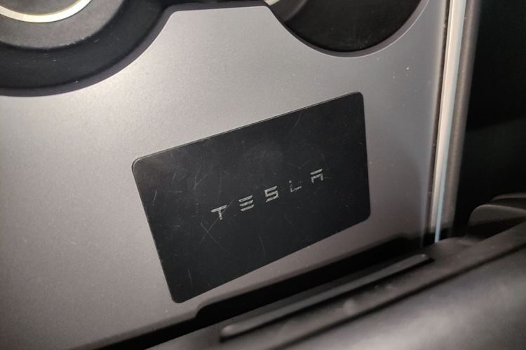 Tesla Model Y 2023 car image #9