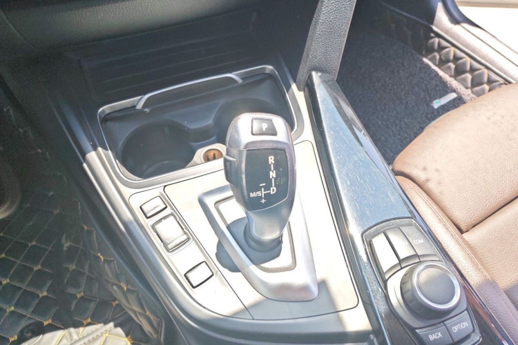 BMW 3 Series 2018 #18 BMW 3 Series 2018 car image #18
