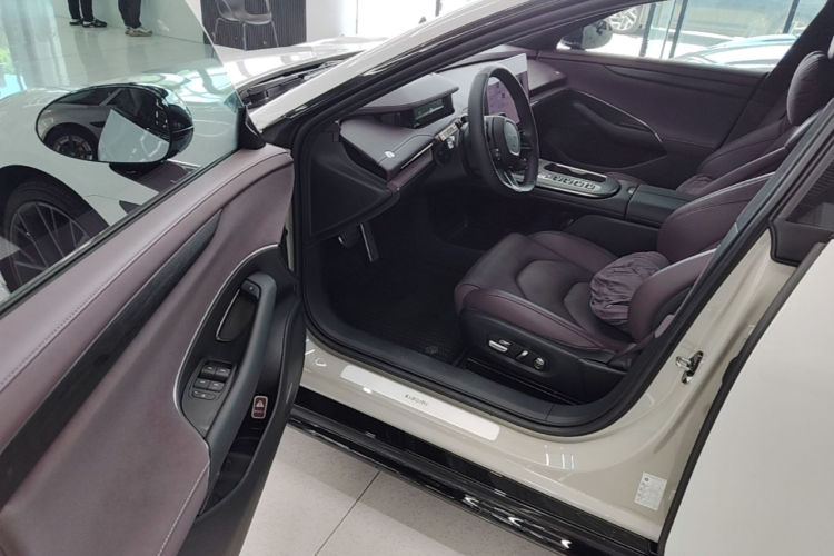 MI SU7 2025 car image #16