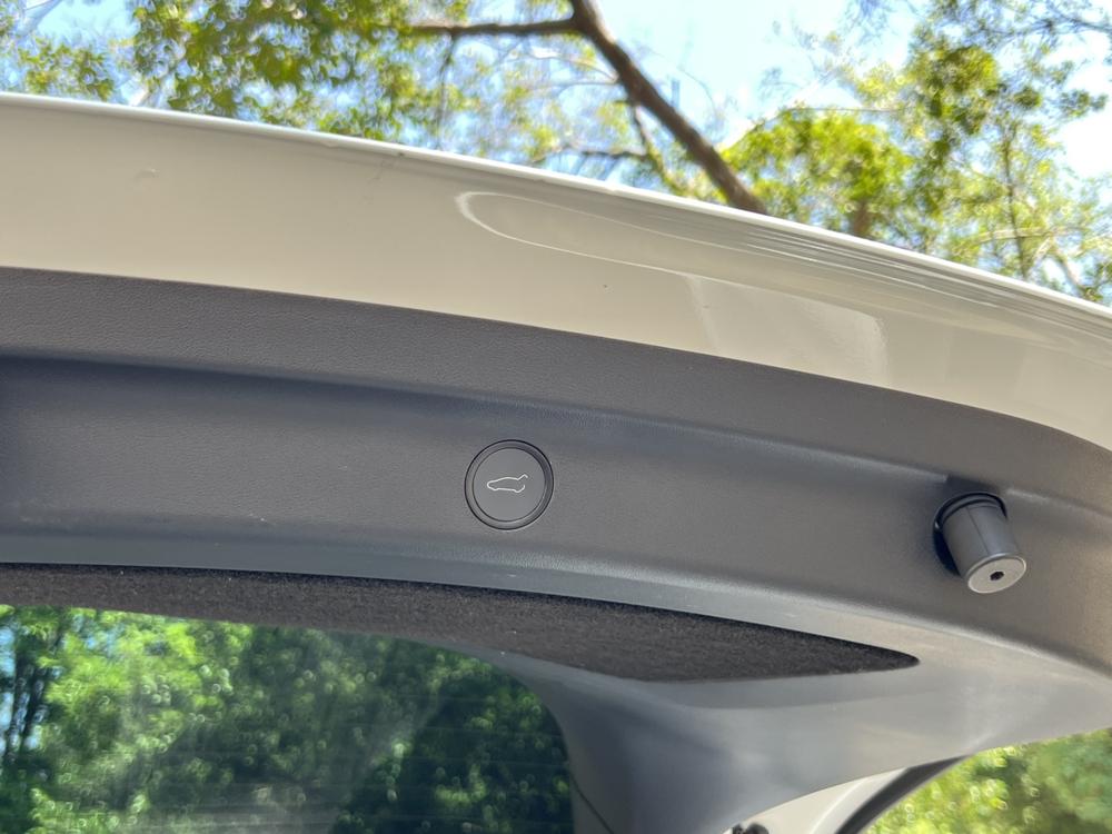 Tesla Model Y 2024 #10 Tesla Model Y 2024 car image #10