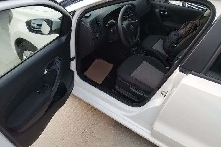 Volkswagen Polo 2018 car image #16