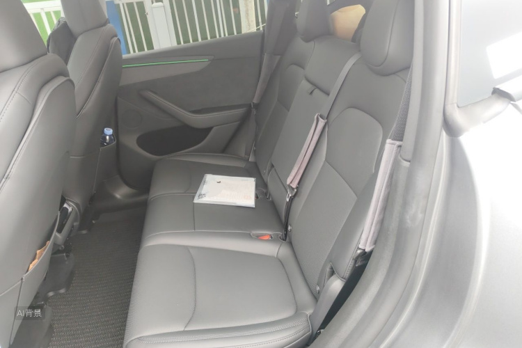 Tesla Model Y 2025 #19 Tesla Model Y 2025 car image #19