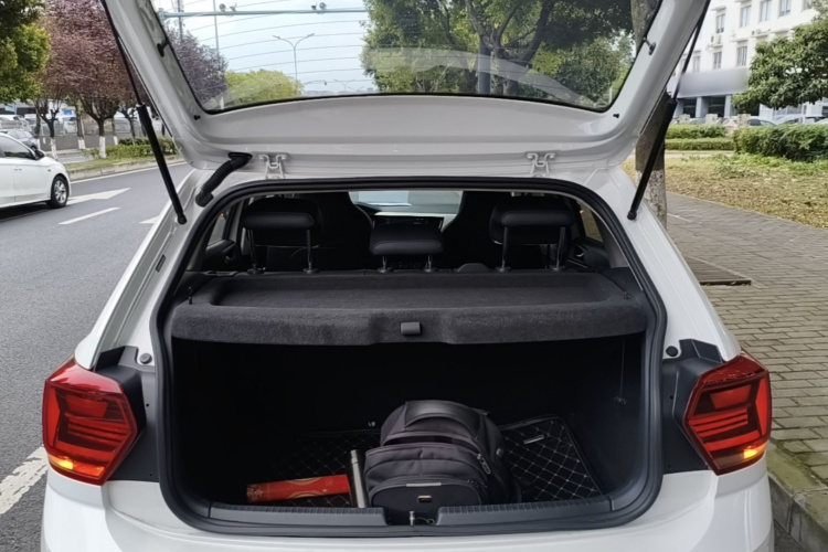 Volkswagen Polo 2022 car image #19