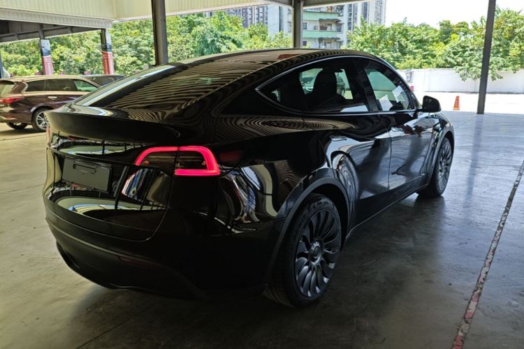 Tesla Model Y 2022 car image #7
