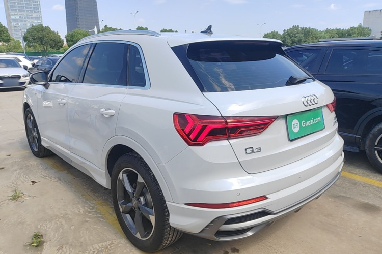 Audi Q3 2020 car image #5
