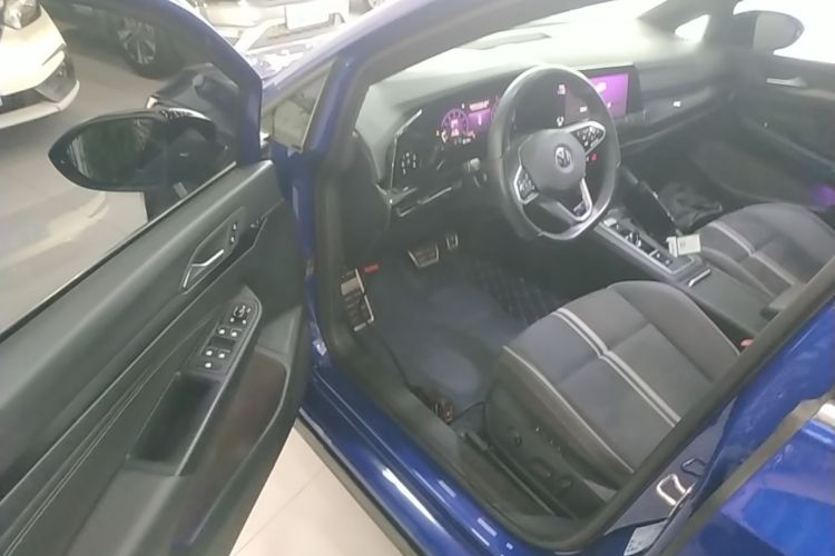 Volkswagen Golf 2021 car image #16