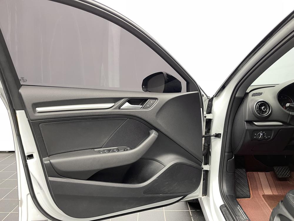 Audi A3 2019 car image #14