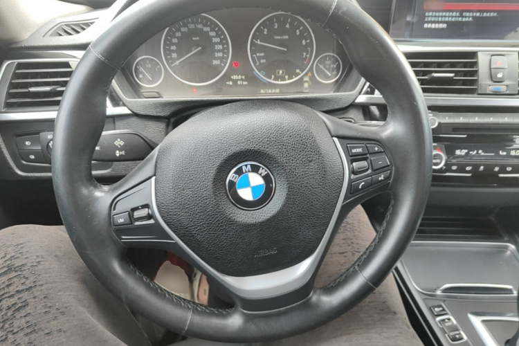 BMW 3 Series 2019 car image #11