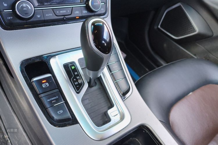 GEELY Emgrand GS 2018 car image #16