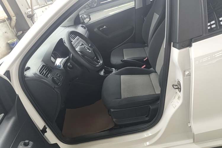 Volkswagen Polo 2016 car image #15