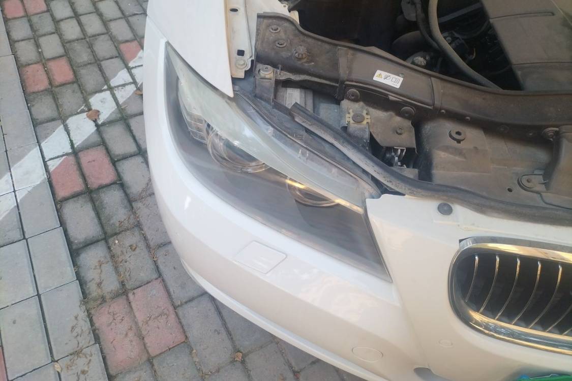 BMW 3 Series 2011 car image #7