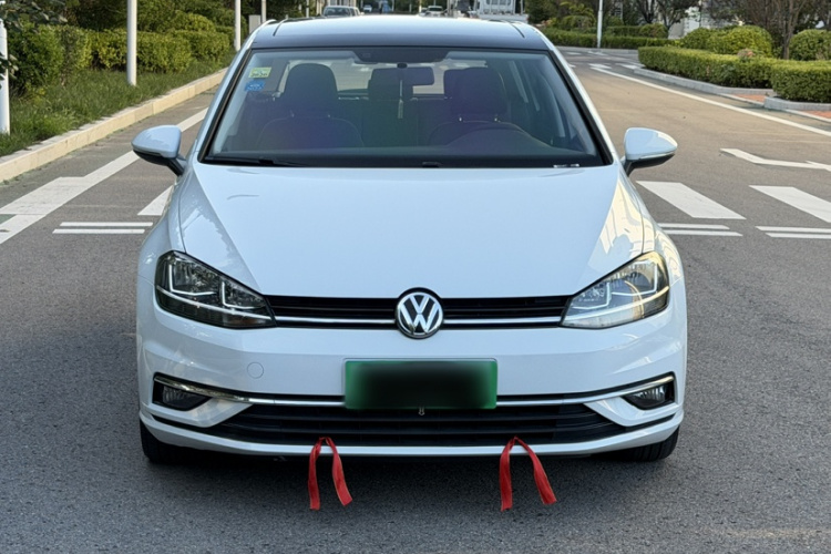 Volkswagen Golf 2018 car image #6