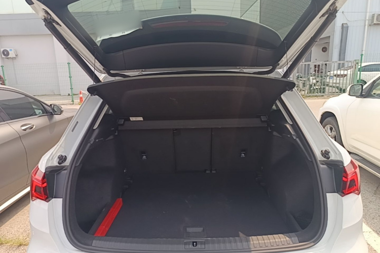 Audi Q3 2022 car image #19