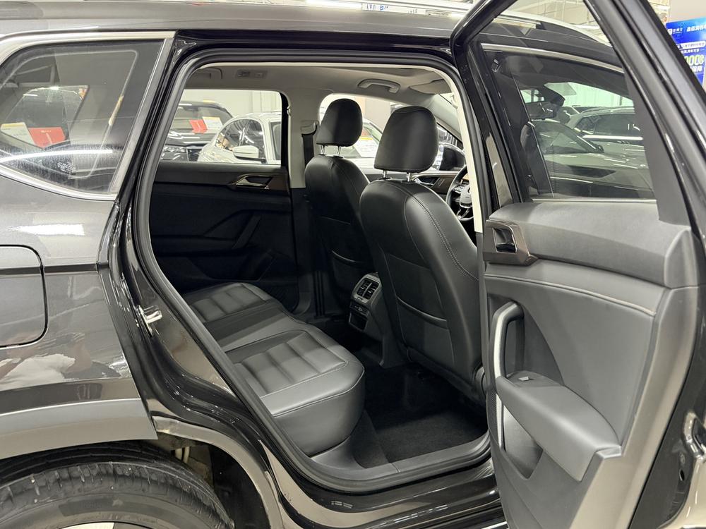 Volkswagen Tharu 2022 car image #12