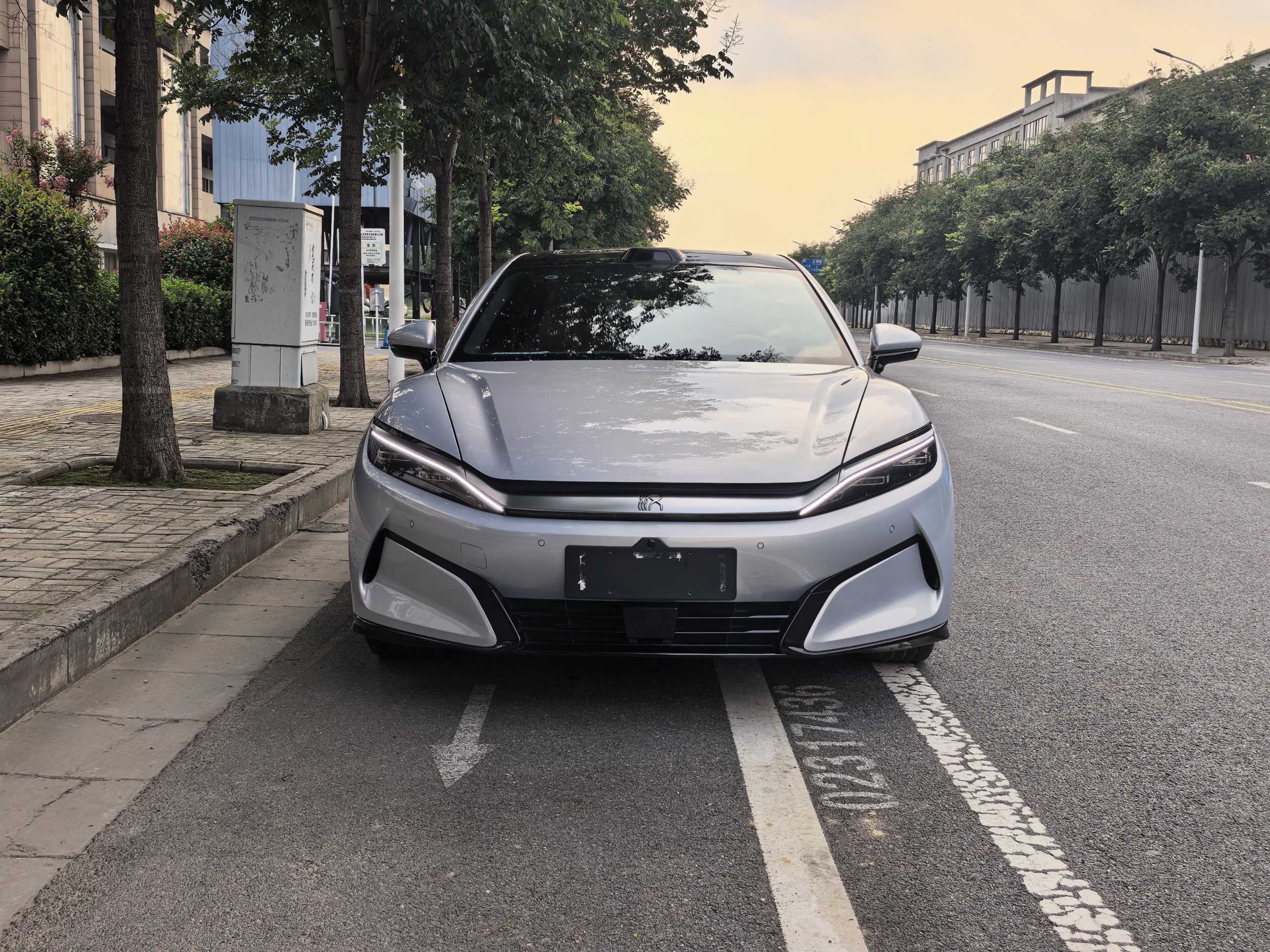 BYD HanL 2025 car image #2